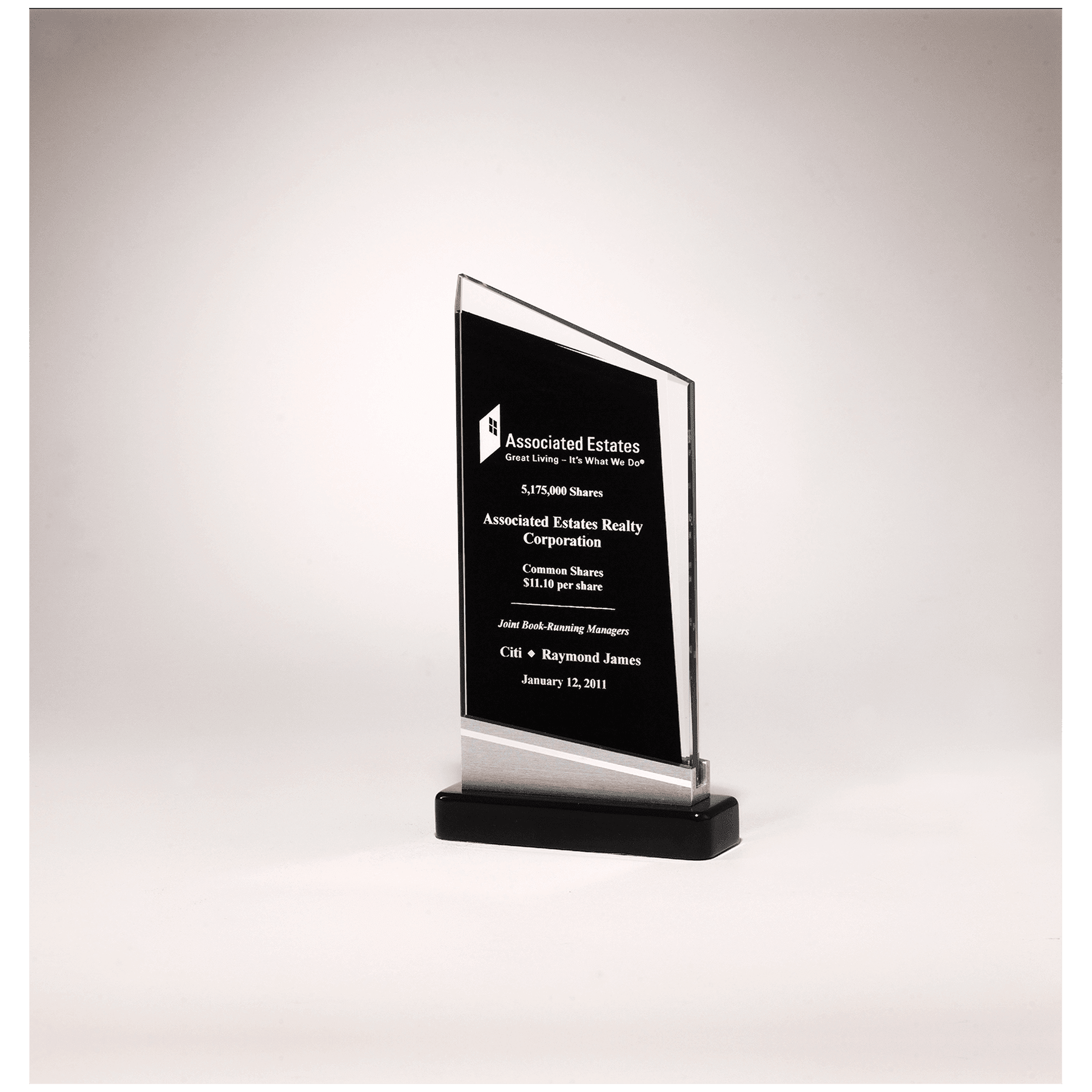 4 3/4" x 8 7/8" Zenith Series Glass Award, Black Piano Finish Base with Silver Aluminum Accent